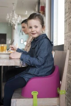 Junior Booster In Fuchsia -Kinderprodukte koru kids junior booster in fuchsia 1