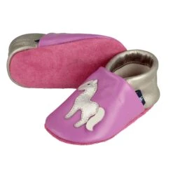 Hausschuhe / Lederpuschen Mit Pferd In Lila / Silber -Kinderprodukte pantau its a small world hausschuhe lederpuschen mit pferd in lila silber 2