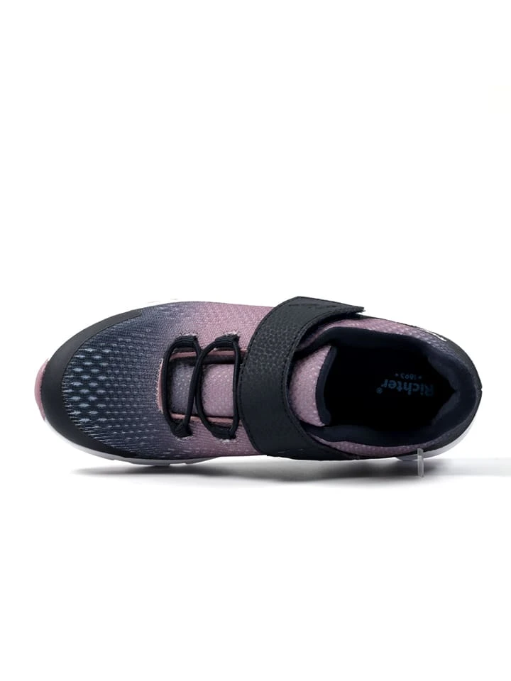 Sneakers In Schwarz 6 Sneakers In Schwarz – Bild 4